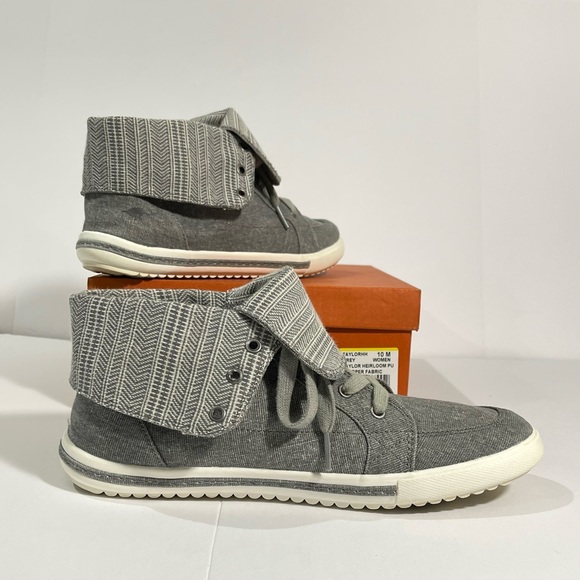 Rocket Dog Penwell Convertible High Top/Low Top
Fold Down Collar Canvas Sneaker - Picture 12 of 16